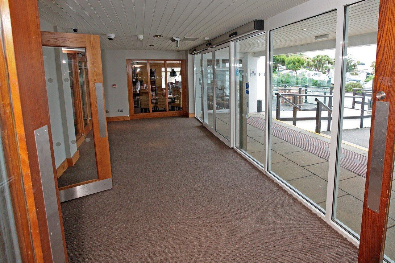 Premier Inn Premier Inn Torquay Seafront Экстерьер фото